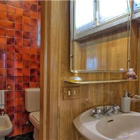 3 bedroom villa with pool and tennis court near Florence, sleeps 6